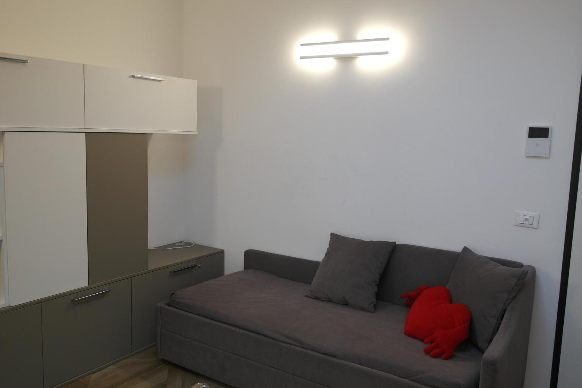 Luminoso Bilocale Zona Tibaldi Bocconi — Foto 3